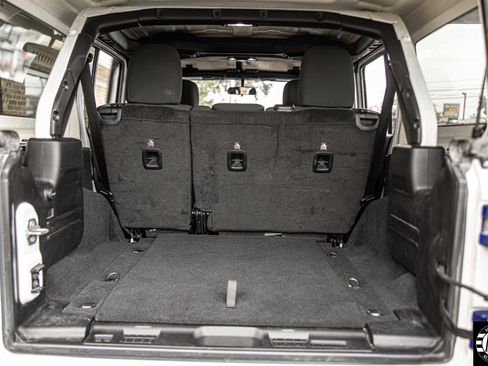 Used 2019 Jeep Wrangler Unlimited Sahara w/ Safety Group image 15