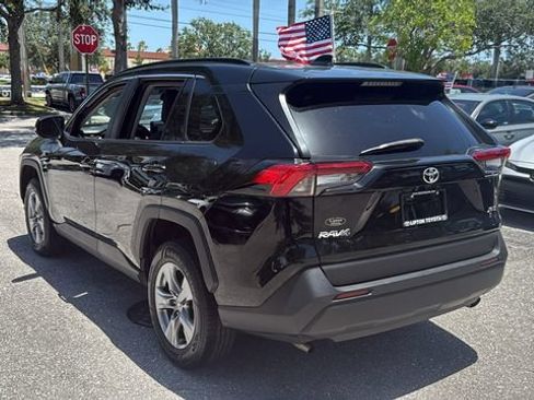 Used 2022 Toyota RAV4 XLE w/ Convenience Package FWD image 5