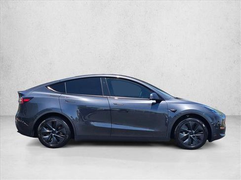 Used 2025 Tesla Model Y Long Range RWD image 4