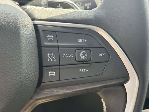 Used 2026 Jeep Grand Cherokee Limited AWD/4WD image 21