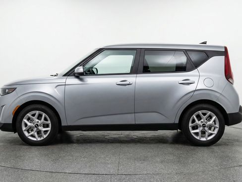 Used 2025 Kia Soul LX w/ LX Technology Package image 5