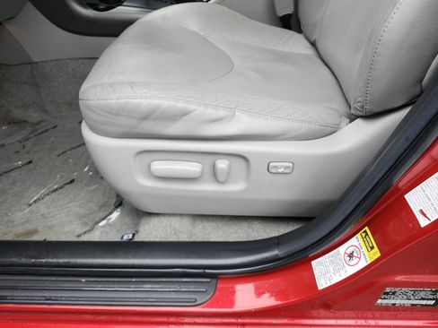 Used 2011 Toyota RAV4 Limited w/ Limited Extra Value Pkg AWD/4WD image 24
