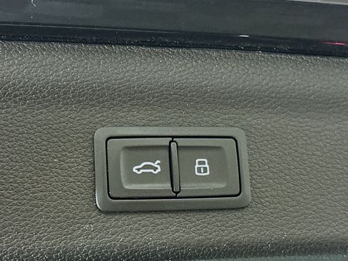 Used 2021 Audi Q3 2.0T Premium w/ Convenience Package image 29