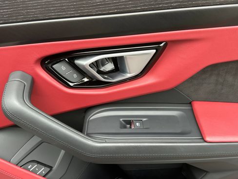 Used 2022 Lamborghini Urus image 19