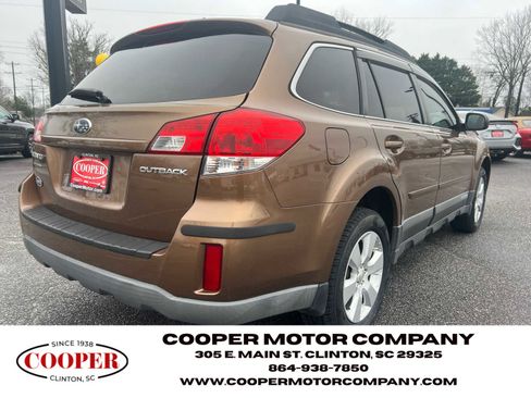 Used 2011 Subaru Outback 2.5i Limited image 4