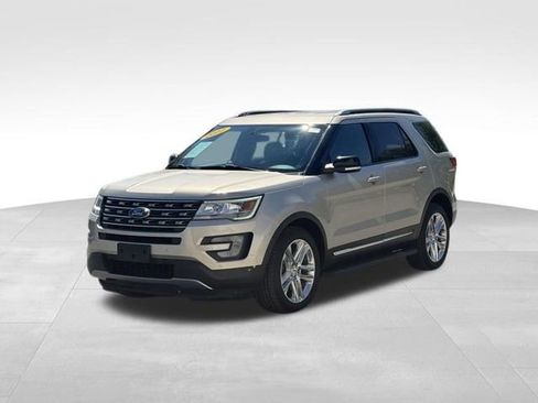 Used 2017 Ford Explorer XLT w/ Equipment Group 202A AWD/4WD image 9