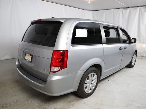 Used 2019 Dodge Grand Caravan SE w/ UConnect Hands-Free Group image 3