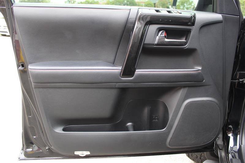 Used 2020 Toyota 4Runner TRD Off-Road Premium AWD/4WD image 11