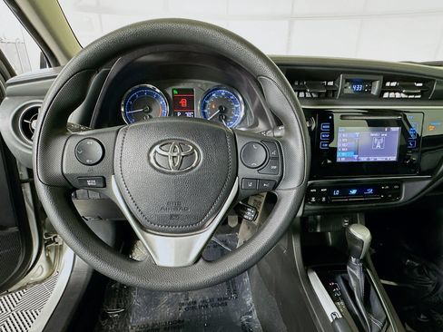 Used 2018 Toyota Corolla LE FWD image 15