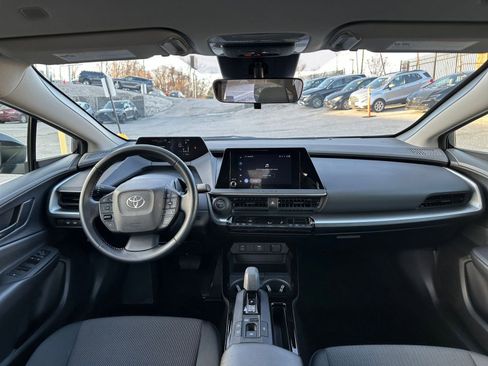 Used 2025 Toyota Prius LE image 32