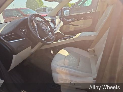 Used 2023 Buick Enclave Essence FWD image 9