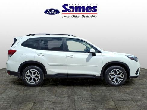Used 2023 Subaru Forester Premium image 5