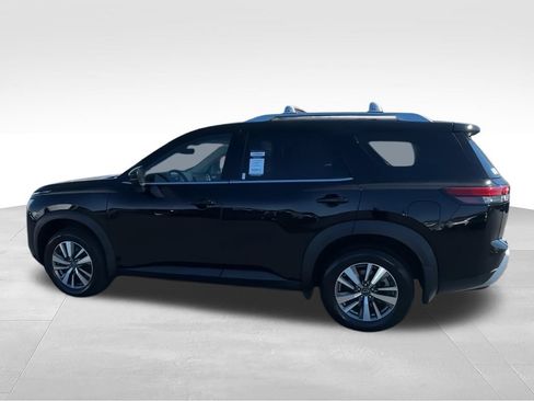 Used 2023 Nissan Pathfinder SL w/ Lighting Package (N92) AWD/4WD image 6