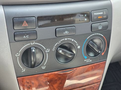 Used 2005 Toyota Corolla LE FWD image 9