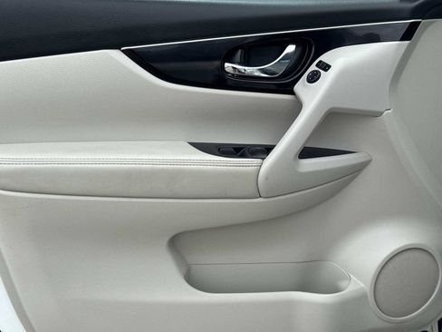 Certified 2019 Nissan Rogue Sport SL w/ Premium Package FWD image 17