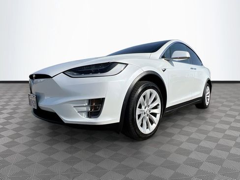 Used 2019 Tesla Model X Long Range image 3