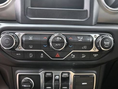 Used 2018 Jeep Wrangler Unlimited Rubicon AWD/4WD image 24