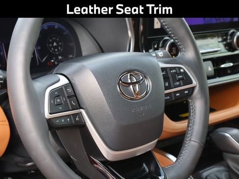 Used 2023 Toyota Highlander Platinum image 22