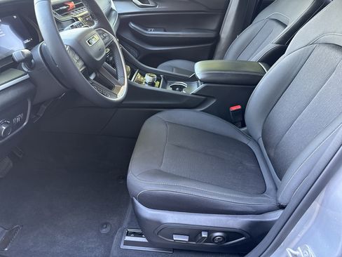Used 2023 Jeep Grand Cherokee Laredo X AWD/4WD image 9