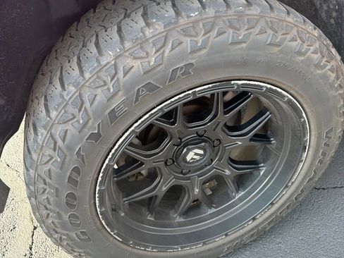 Used 2019 RAM 1500 Laramie AWD/4WD image 14