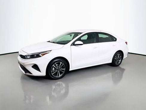 Used 2024 Kia Forte LXS image 5