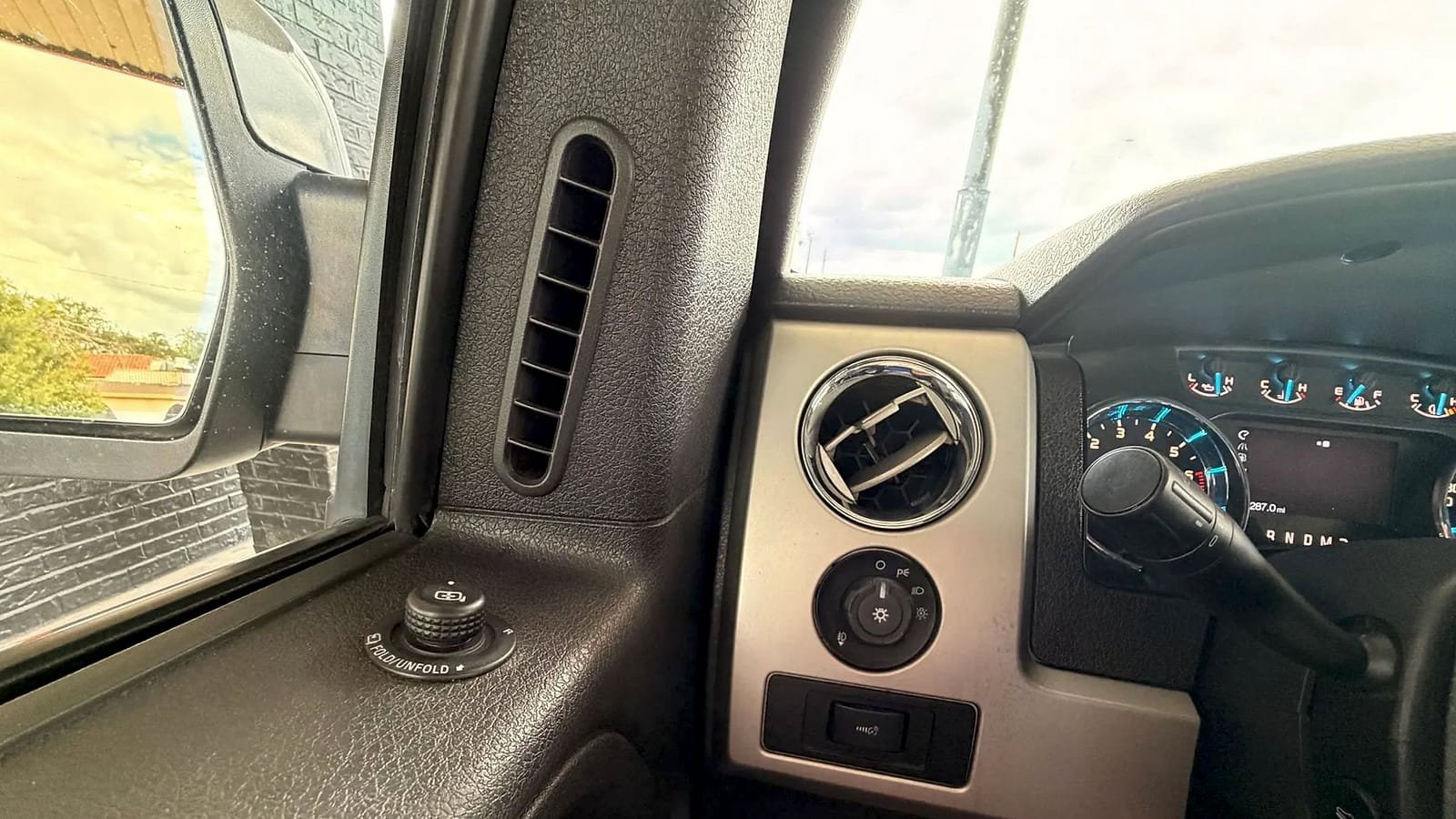 Used 2011 Ford F150 FX4 w/ FX Luxury Pkg AWD/4WD image 25