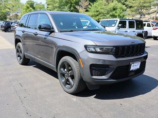 Used 2022 Jeep Grand Cherokee Altitude AWD/4WD video 1