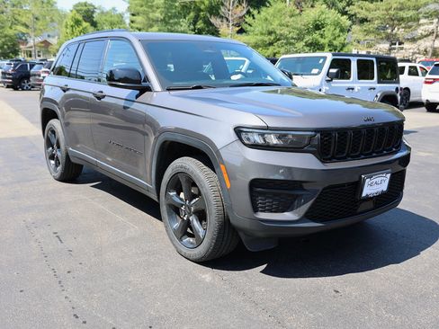 Used 2022 Jeep Grand Cherokee Altitude AWD/4WD image 1