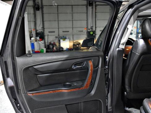 Used 2014 Chevrolet Traverse LTZ FWD image 39