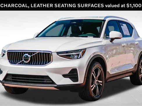 Used 2025 Volvo XC40 B5 Core AWD/4WD image 3