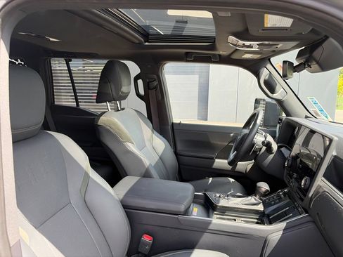 Used 2024 Lexus GX 550 AWD/4WD image 9
