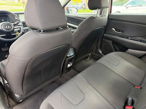 Used 2025 Hyundai Elantra SE FWD image 13