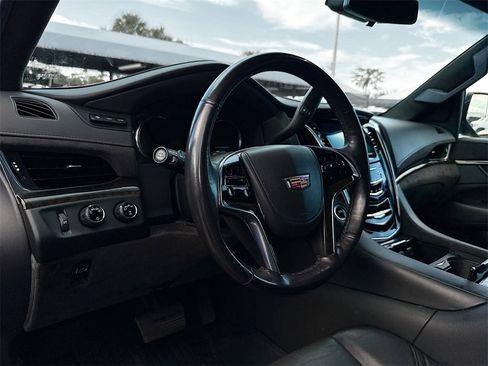 Used 2019 Cadillac Escalade ESV Platinum image 10