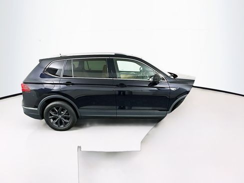 Used 2024 Volkswagen Tiguan SE w/ Panoramic Sunroof Package FWD image 30