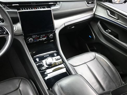 Used 2023 Jeep Grand Cherokee L Overland image 14