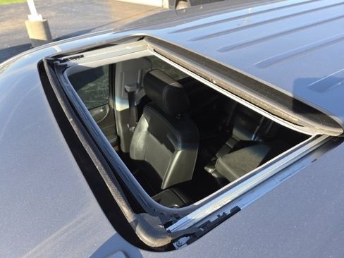 Used 2020 Chevrolet Suburban LT image 3