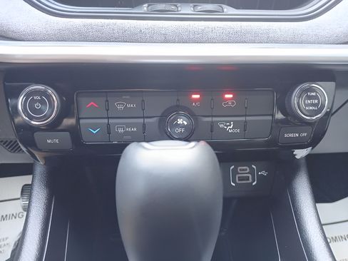 Used 2024 Jeep Compass Latitude AWD/4WD image 18