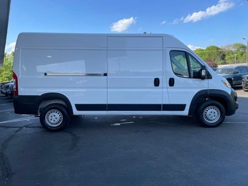 Used 2024 RAM ProMaster 2500 w/ Convenience Group FWD image 4