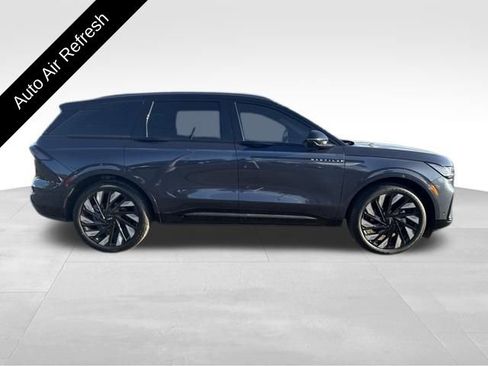 Certified 2024 Lincoln Nautilus Reserve w/ Equipment Group 202A image 9