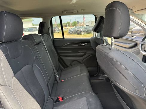 Used 2024 Jeep Grand Cherokee Laredo RWD image 41