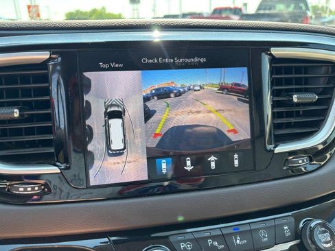 Used 2020 Chrysler Pacifica Touring-L Plus w/ Tire & Wheel Group FWD image 22