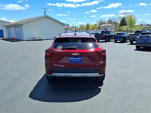 Used 2024 Chevrolet Trax LT FWD image 5
