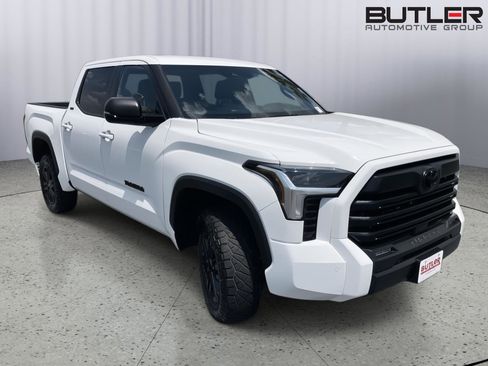 Used 2025 Toyota Tundra SR5 w/ SR5 Premium Package AWD/4WD image 7