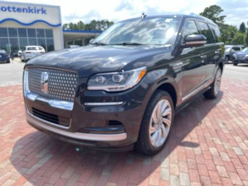 Used 2022 Lincoln Navigator Reserve AWD/4WD image 1