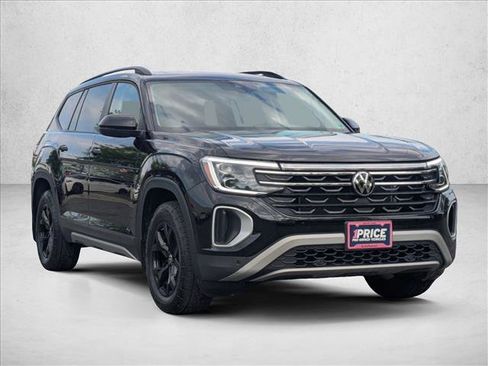 Used 2024 Volkswagen Atlas Peak Edition SE AWD/4WD image 3