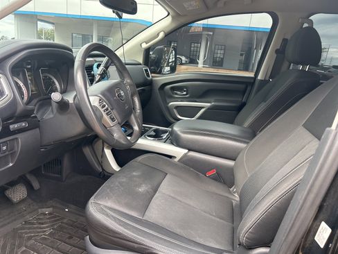 Used 2017 Nissan Titan SV image 13