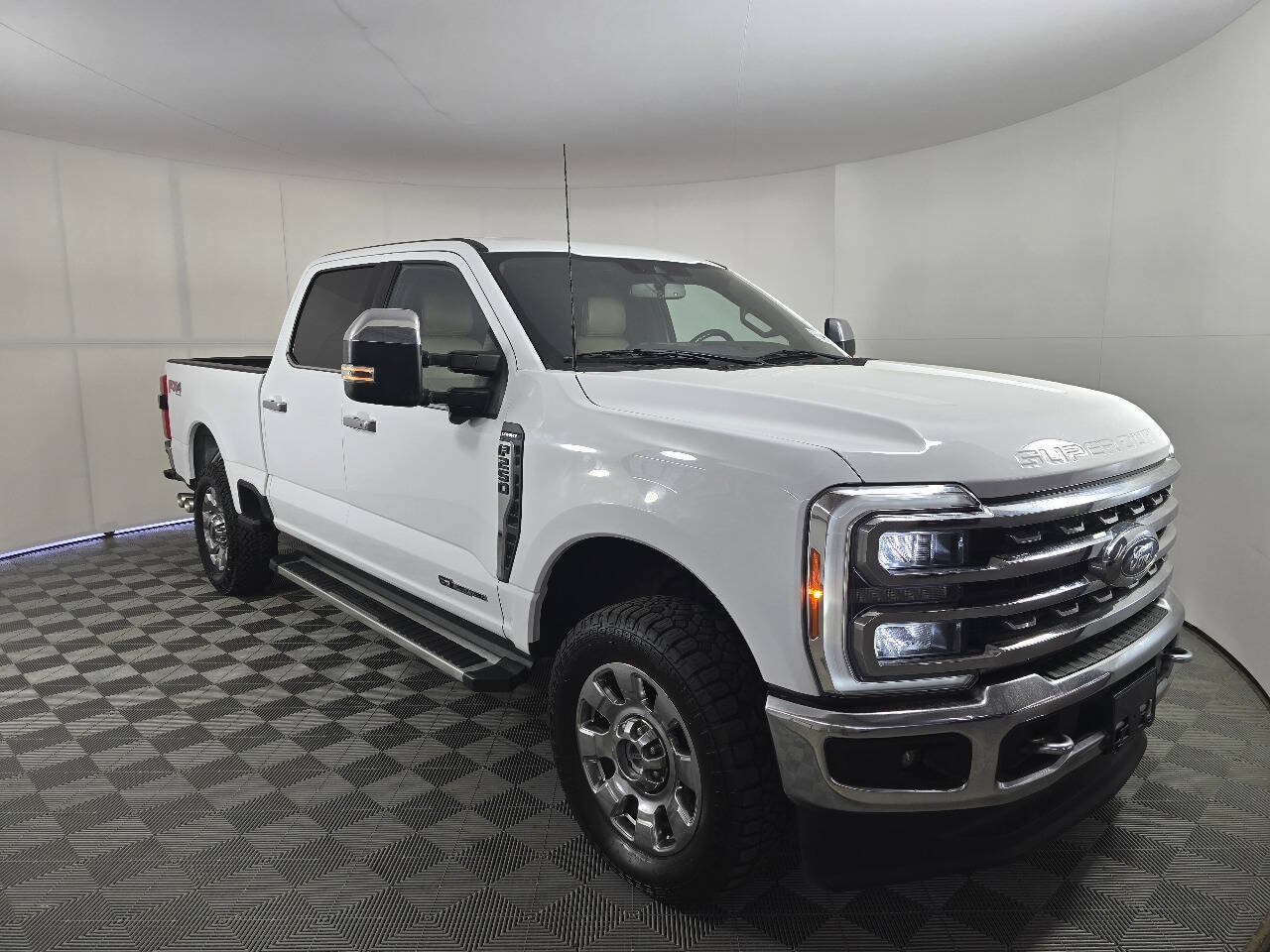Used 2023 Ford F250 Lariat w/ Chrome Package AWD/4WD image 3