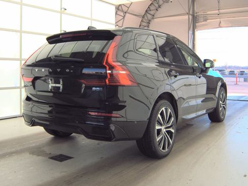 Used 2025 Volvo XC60 B5 Plus image 8