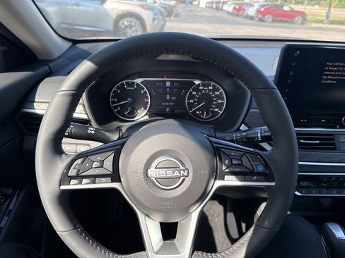 New 2025 Nissan Altima 2.5 SL image 12