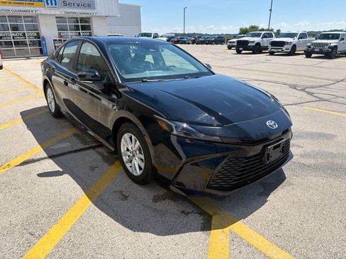 Used 2025 Toyota Camry LE FWD image 9